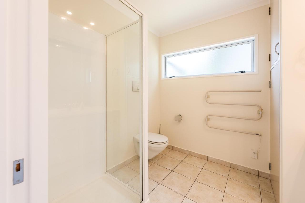 Number Six - Oneroa Holiday Home Экстерьер фото