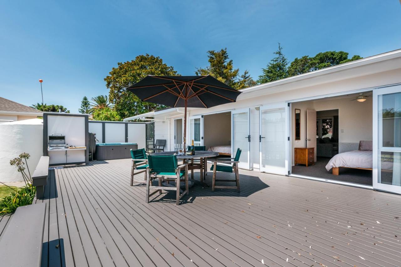 Number Six - Oneroa Holiday Home Экстерьер фото